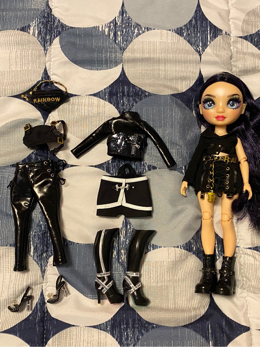 Rainbow High: Fashion Trunk Show, Ainsley doll and clothes!